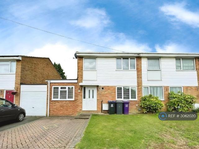 3 bedroom semi detached house to rent