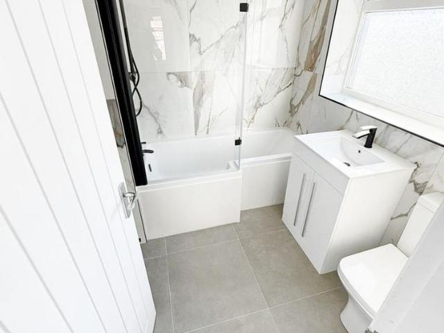 3 bedroom semi detached house to rent