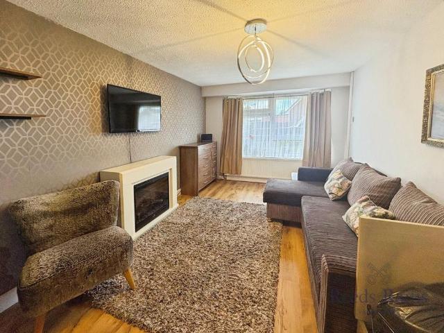 3 bedroom semi detached house to rent