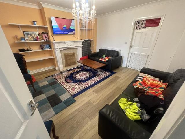 3 bedroom semi detached house to rent