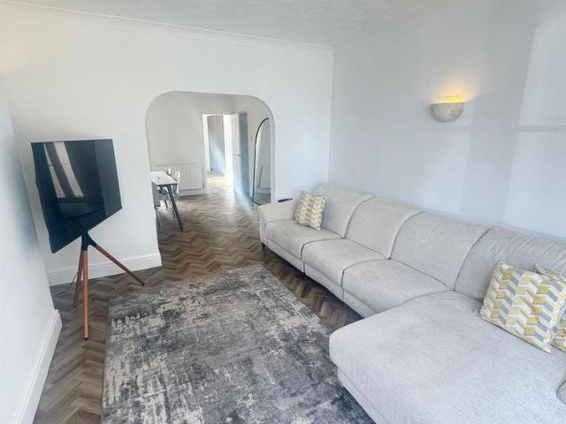 3 bedroom semi detached house to rent