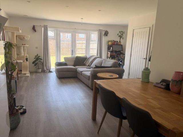 3 bedroom semi detached house to rent