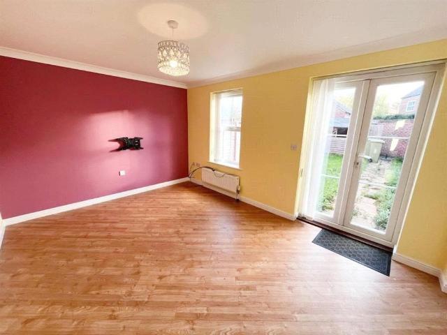 3 bedroom semi detached house to rent