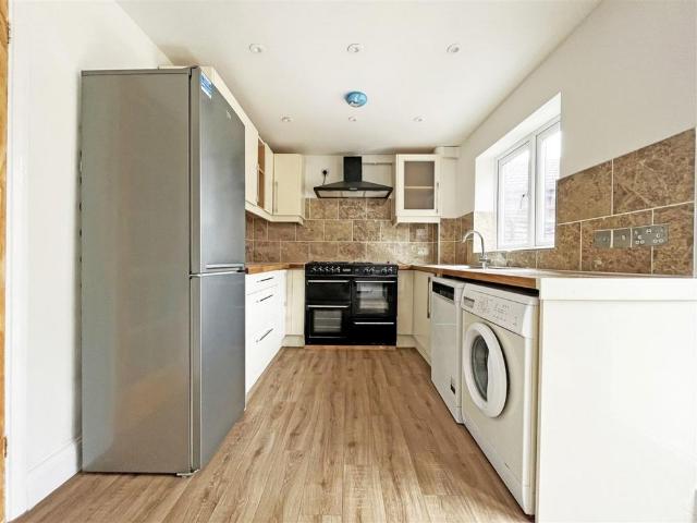 3 bedroom Semi detached house to rent