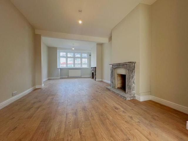 3 bedroom semi detached house to rent