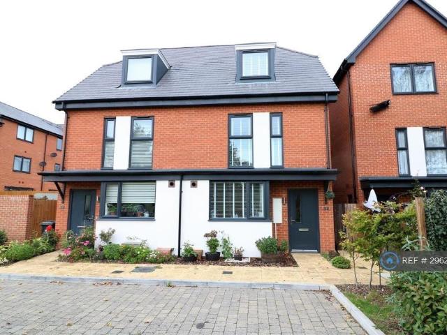 3 bedroom semi detached house to rent