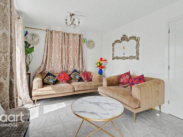 3 bedroom semi detached house to rent