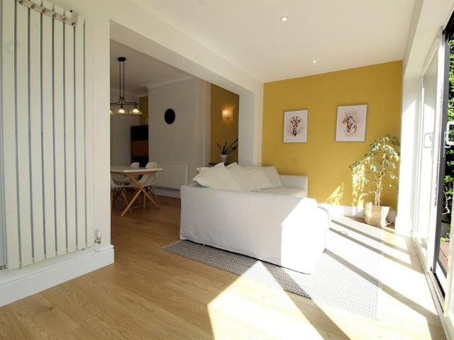 3 bedroom semi detached house to rent