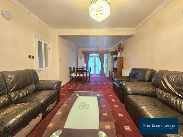 3 bedroom semi detached house to rent