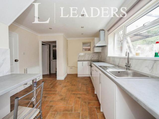 3 bedroom semi detached house to rent
