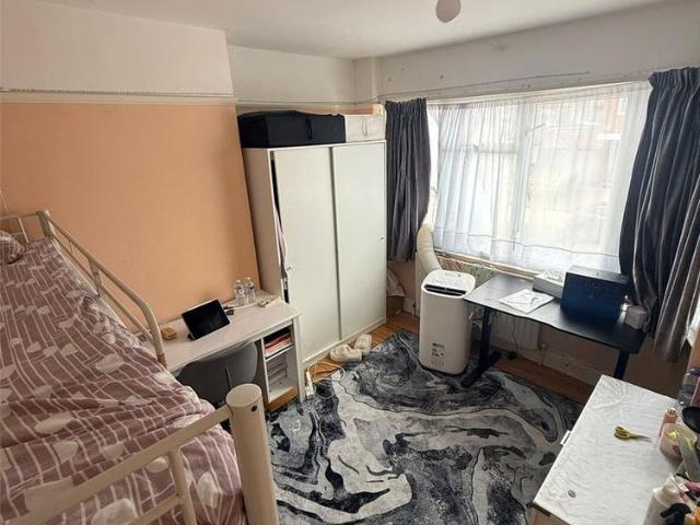 4 bedroom semi detached house to rent