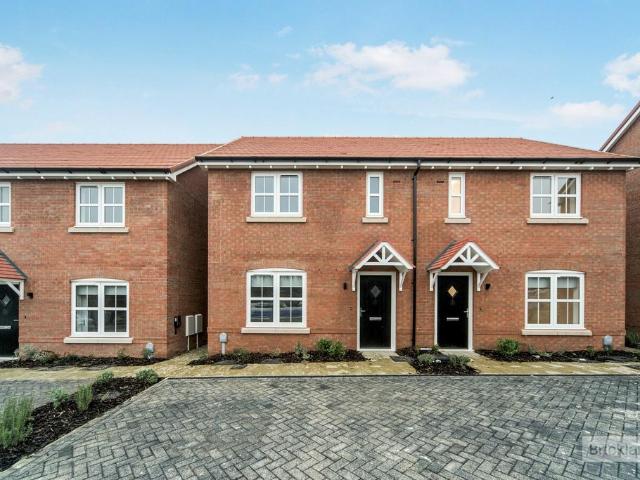 3 bedroom semi detached house to rent