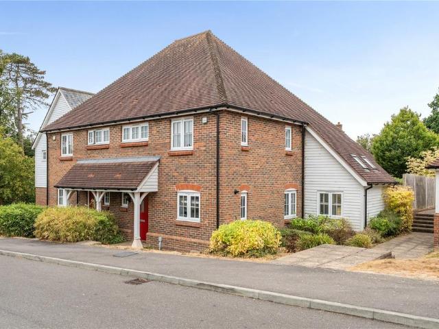 3 bedroom semi detached house to rent