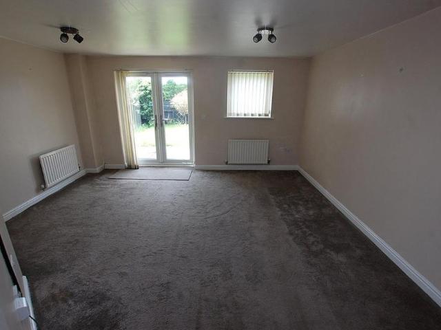 3 bedroom semi detached house to rent
