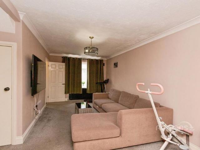 3 bedroom semi detached house to rent