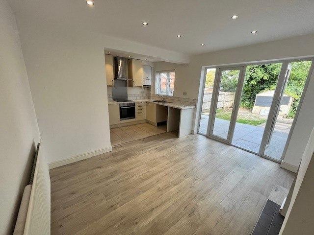 3 bedroom semi detached house to rent