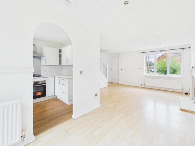3 bedroom semi detached house to rent