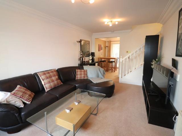3 bedroom semi detached house to rent