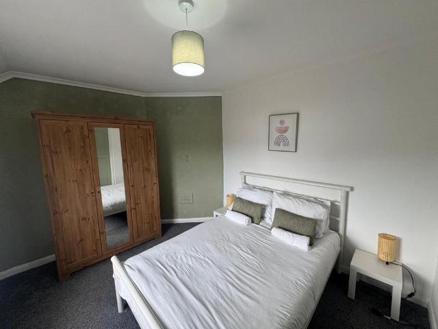 3 bedroom semi detached house to rent