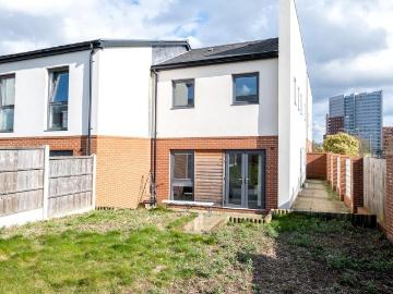 3 bedroom semi detached house to rent
