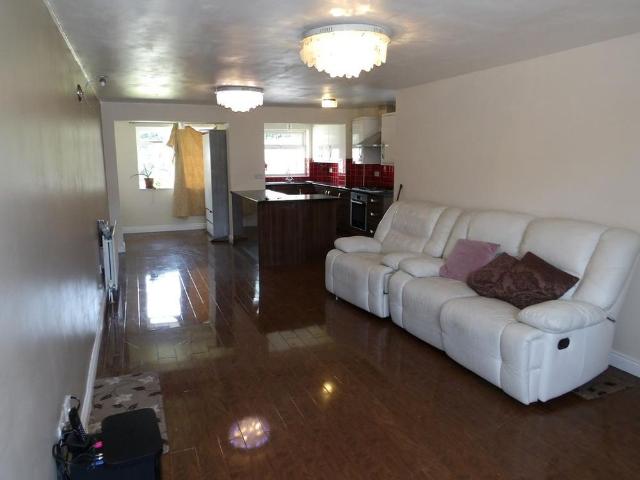 3 bedroom semi detached house to rent