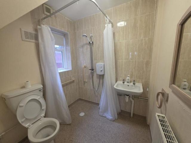 3 bedroom semi detached house to rent