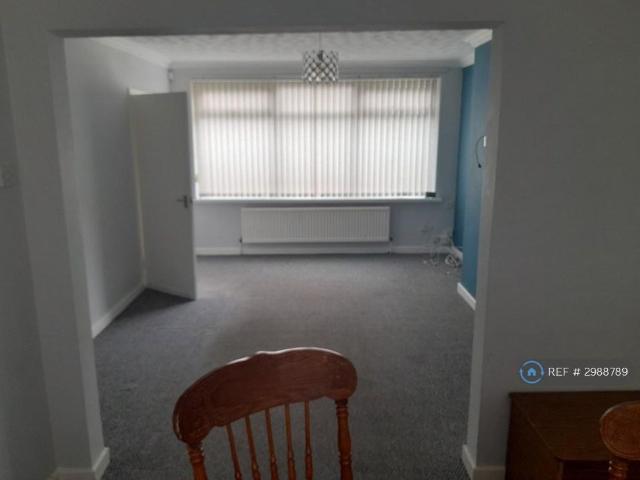 3 bedroom semi detached house to rent