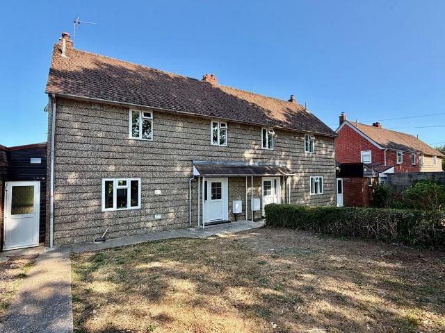 3 bedroom semi detached house to rent