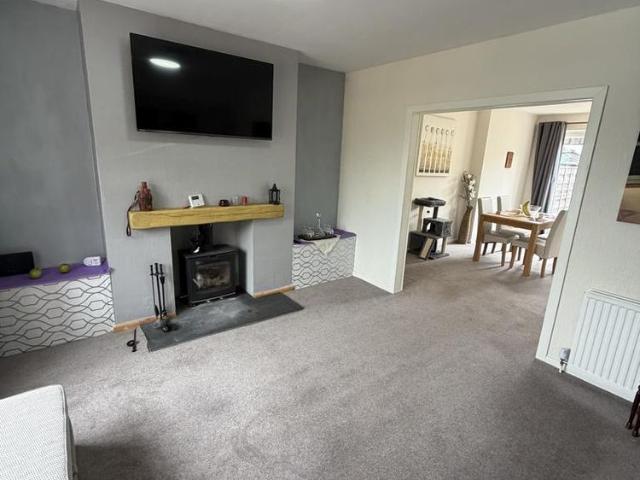 3 bedroom semi detached house to rent