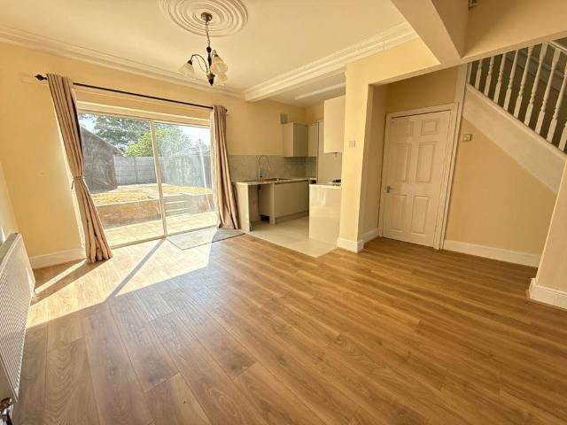 3 bedroom semi detached house to rent
