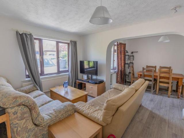 3 bedroom semi detached house to rent