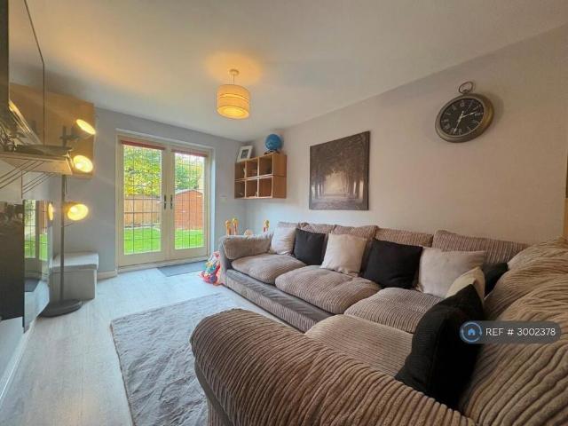 3 bedroom semi detached house to rent