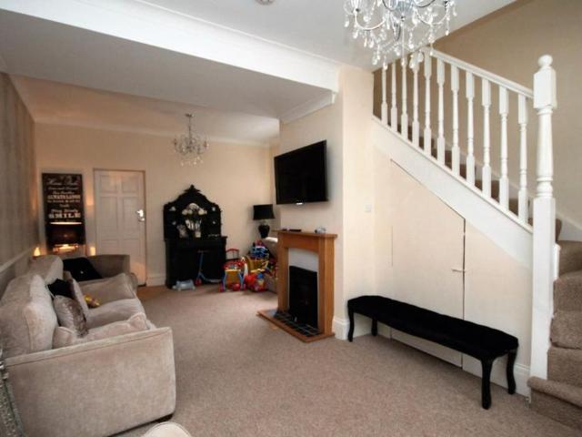 3 bedroom semi detached house to rent