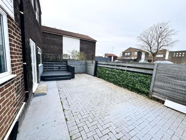 3 bedroom semi detached house to rent