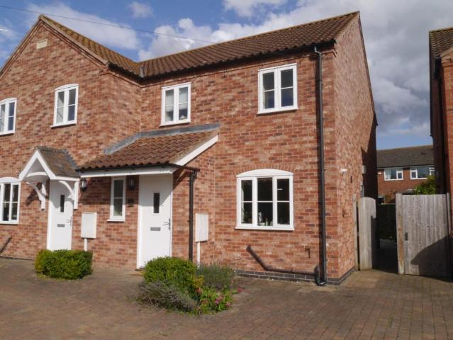 3 bedroom semi detached house to rent