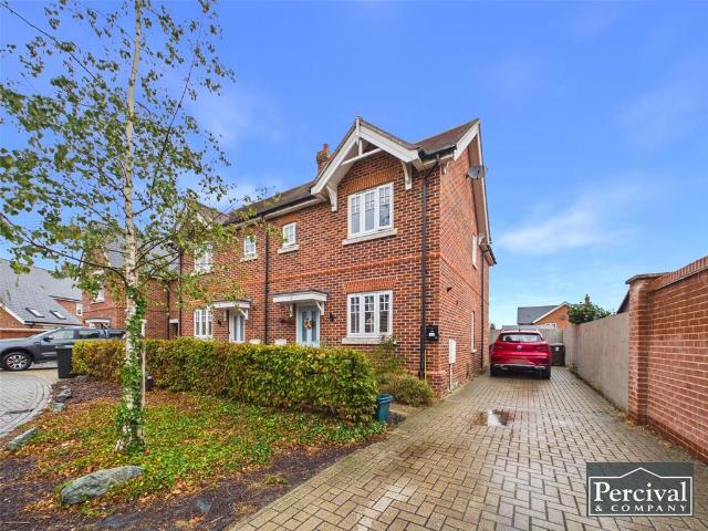 3 bedroom semi detached house to rent