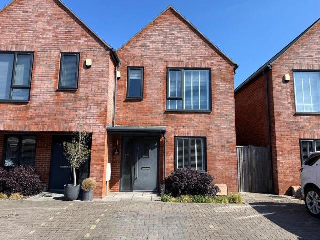 3 bedroom semi detached house to rent
