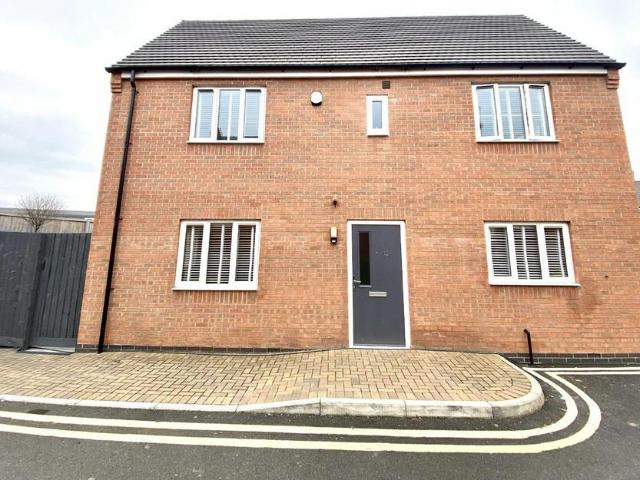 3 bedroom semi detached house to rent