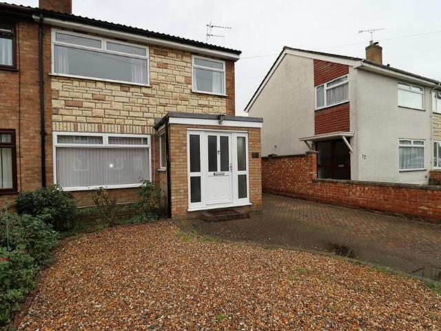 3 bedroom semi detached house to rent