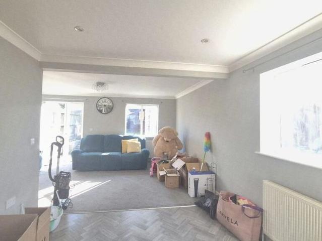 3 bedroom semi detached house to rent