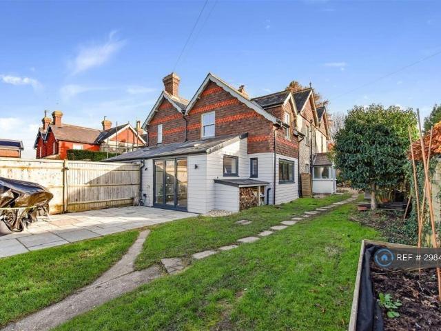 3 bedroom semi detached house to rent