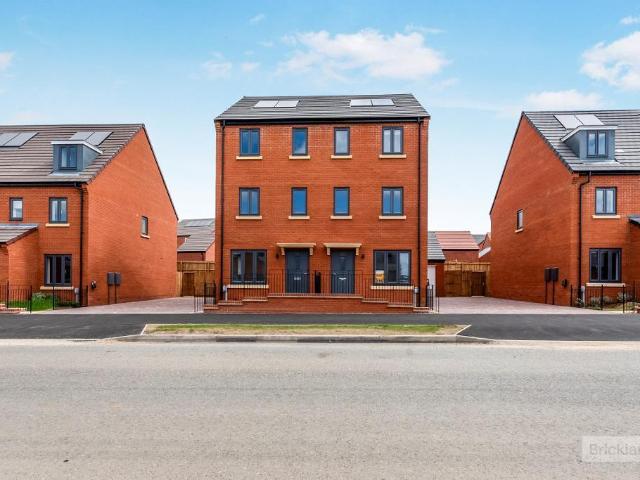 3 bedroom semi detached house to rent