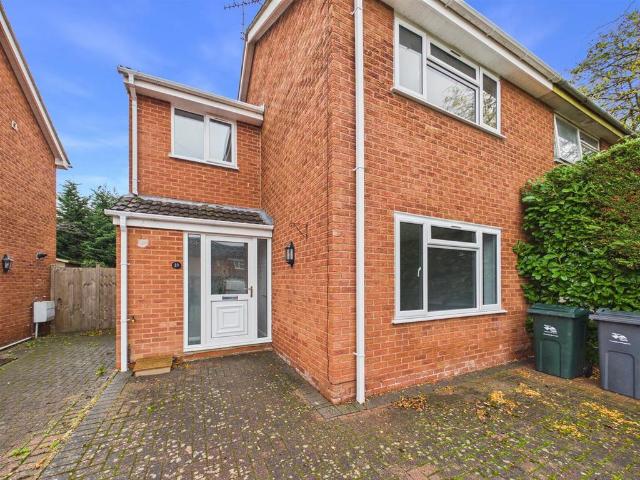 3 bedroom semi detached house to rent