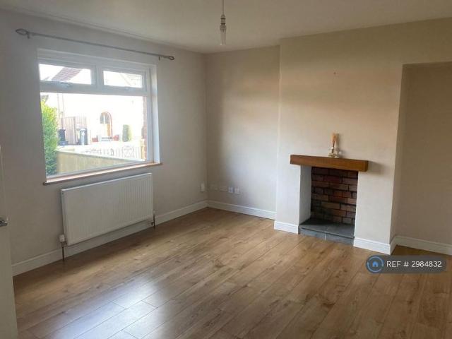 3 bedroom semi detached house to rent