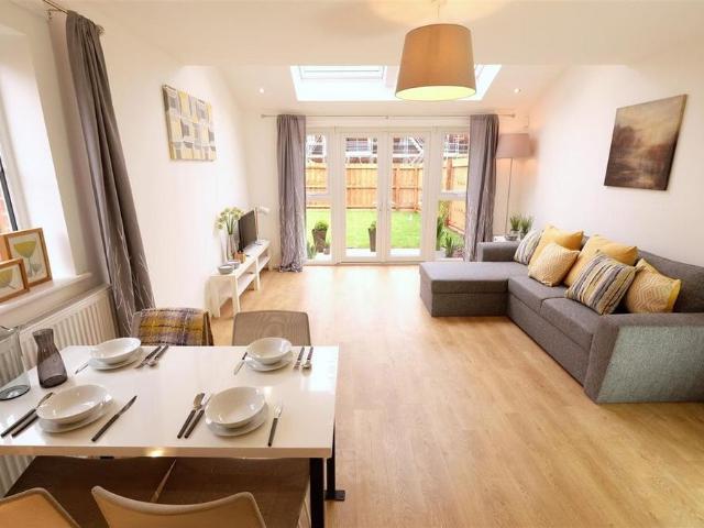 3 bedroom semi detached house to rent