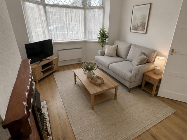 3 bedroom semi detached house to rent