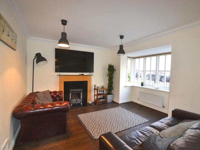 3 bedroom semi detached house to rent