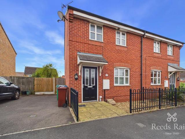3 bedroom semi detached house to rent