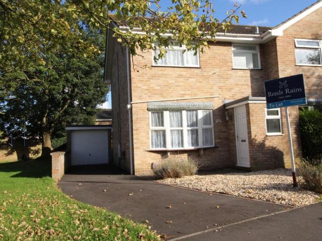 3 bedroom semi detached house to rent
