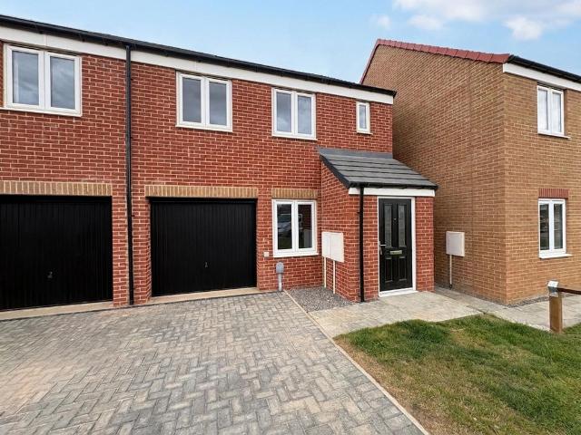 3 bedroom semi detached house to rent